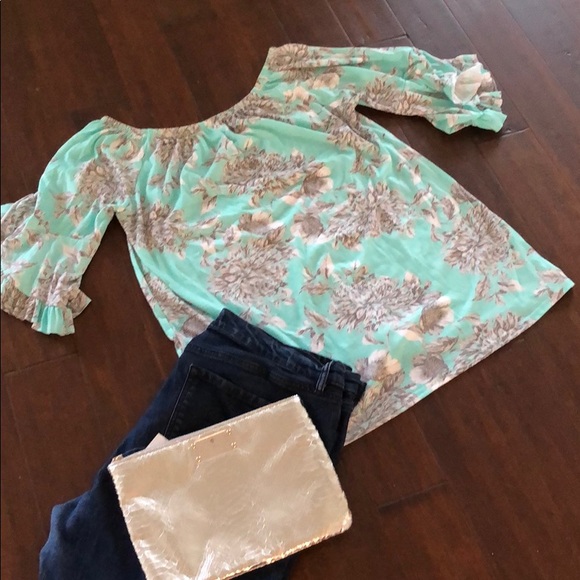 dottie couture Tops - Off the Shoulder Top - Size Large dottie couture Tops - Off the Shoulder Top - Size Large